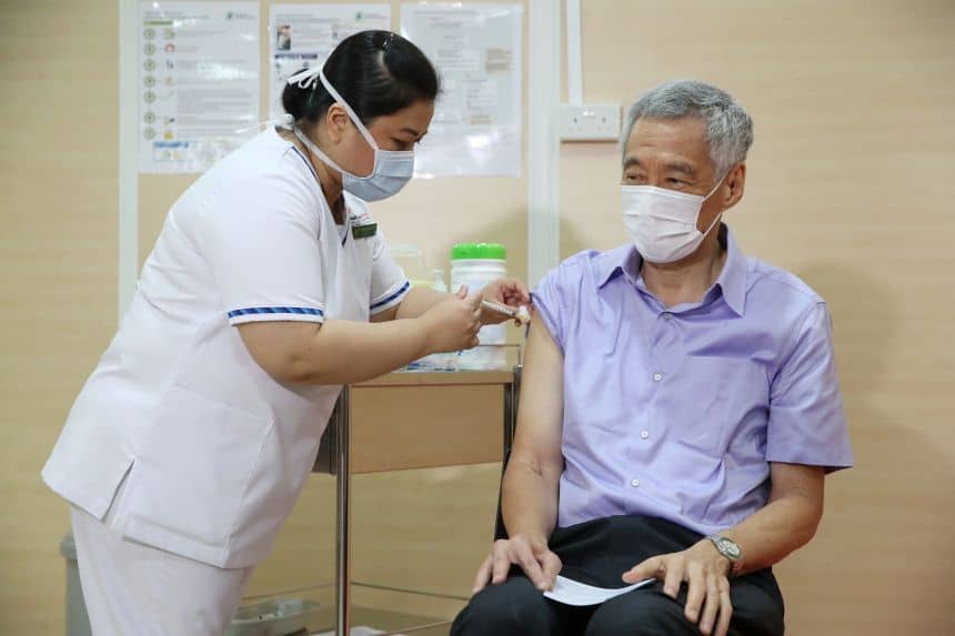 Mr Lee receives his first dose of the COVID-19 vaccine at the Singapore General Hospital on Jan 8, 2021. (Photo: Ministry of Communications and Information)